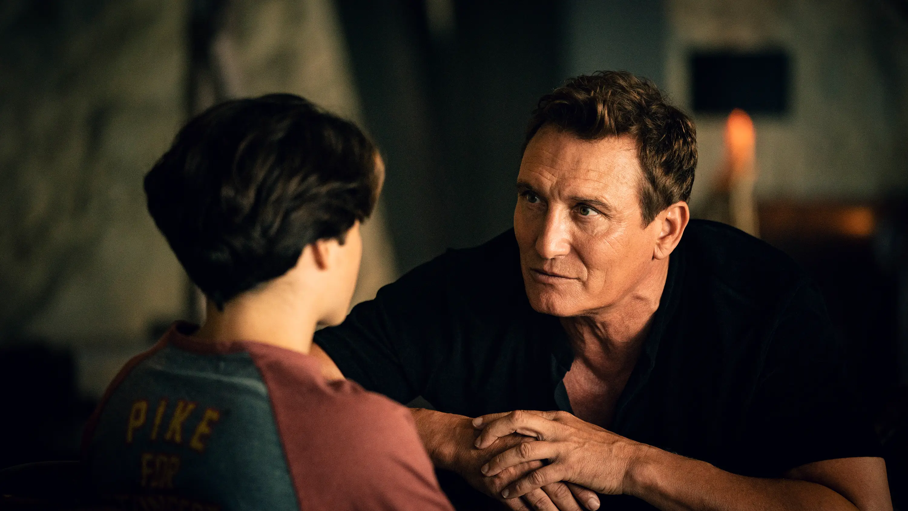 Bild aus dem Film: Paar küssend umschlungen in der Badewanne